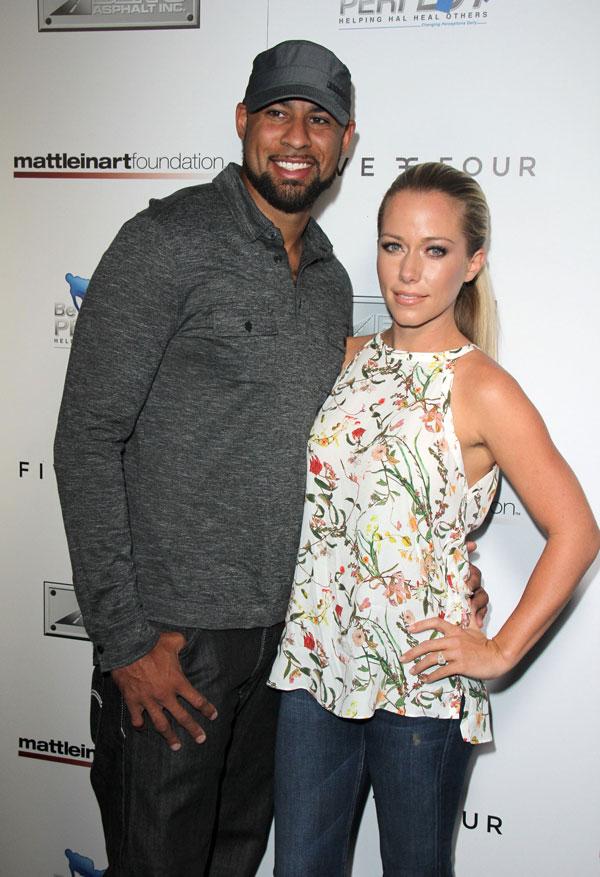 //kendra wilkinson hank Baskett matt leinart celebrity bowl