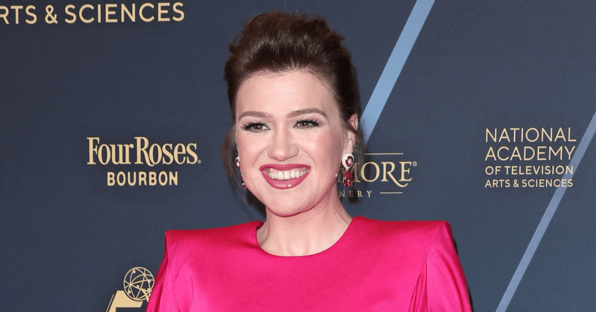 Photo of Kelly Clarkson