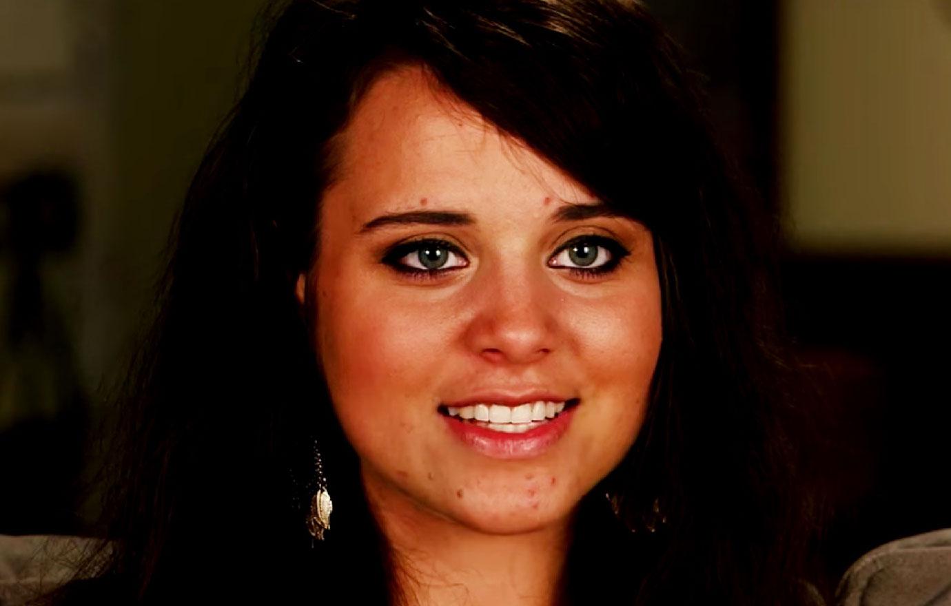 //jinger duggar shows  weeks baby bump like a pineapple pp