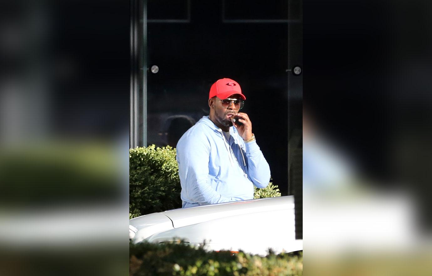 R. Kelly Relaxes With Cigar On Easter Sunday
