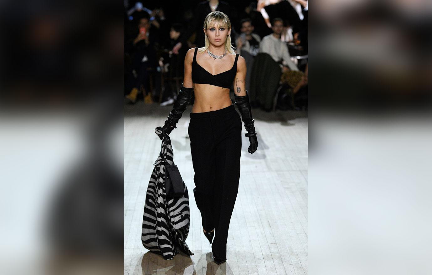 Model Has Embarrassing Nip Slip on the Runway