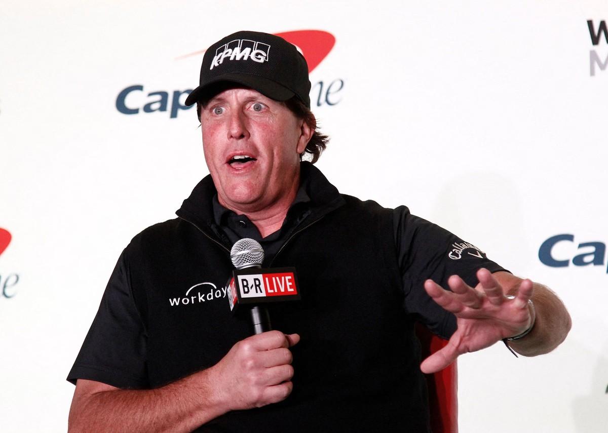 Ashley Perez alleged Phil Mickelson showed her a nude photo of himself while Pat Perez was out of sight.