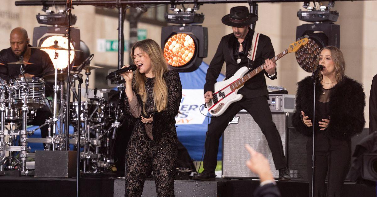Caesars Palace fans were left stunned after Kelly Clarkson scrapped her Vegas debut hours before curtain.