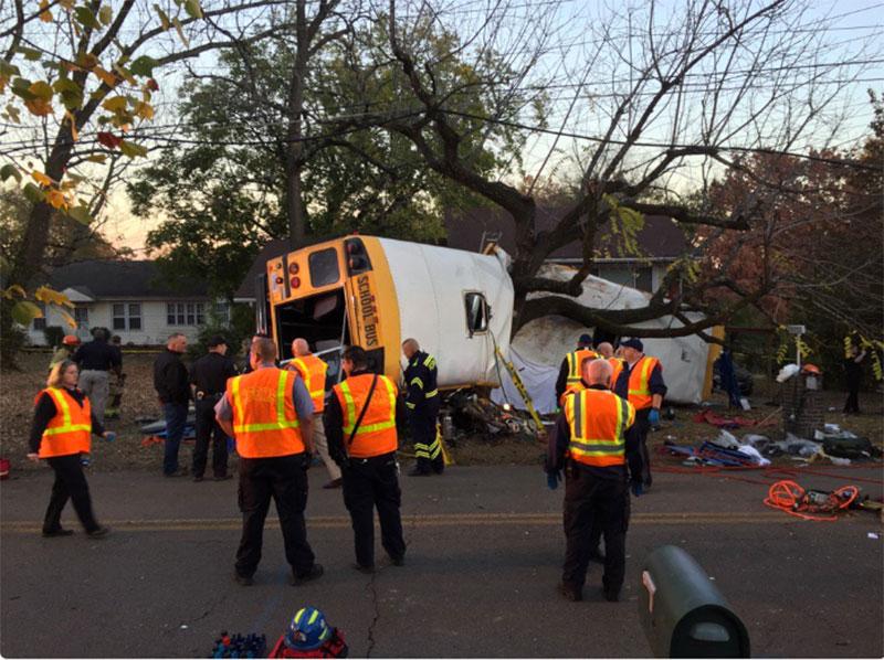 //elementary school bus crash  children killed tennessee