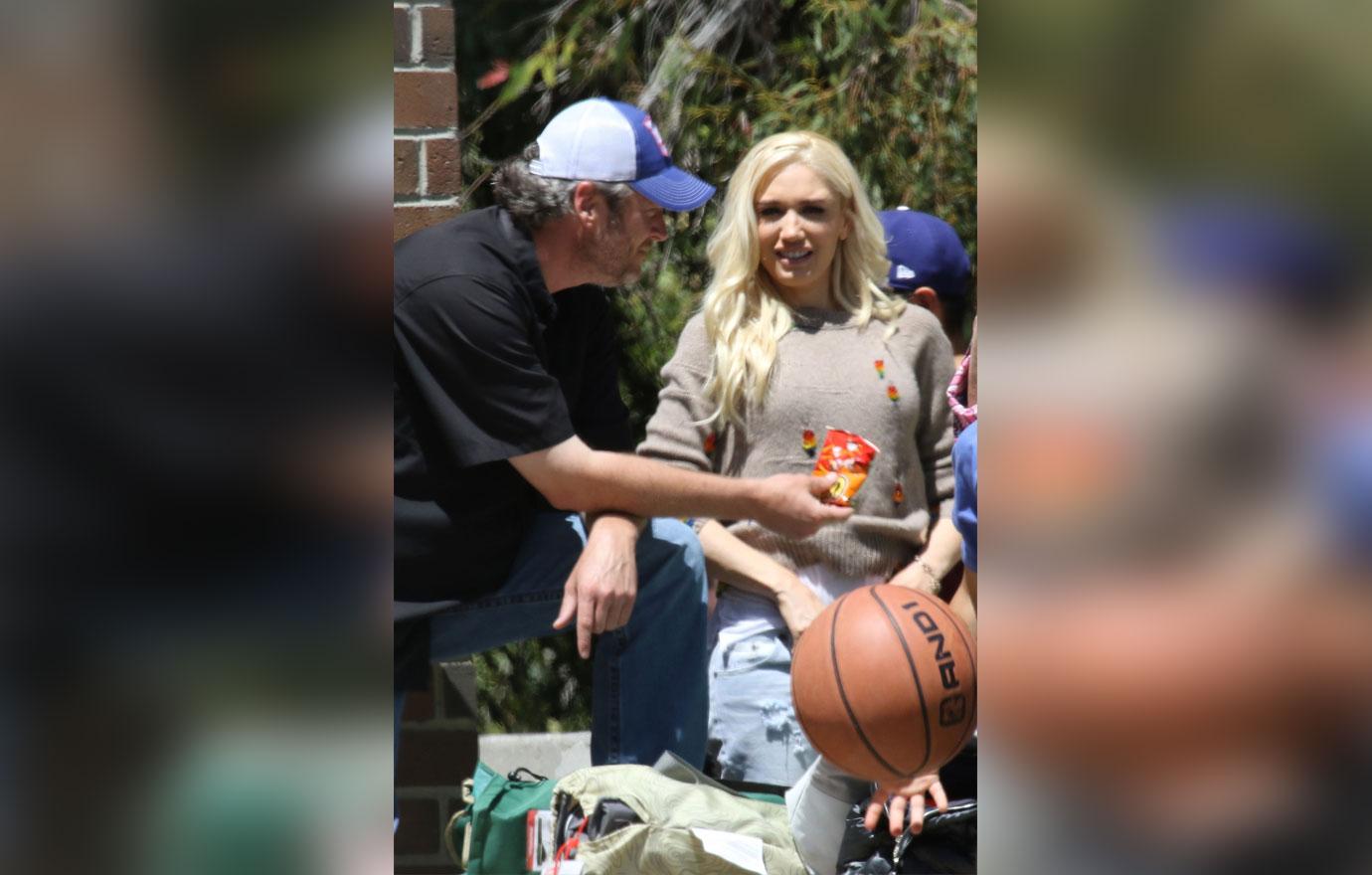 Gwen Stefani Blake Shelton Basketball With Her Sons