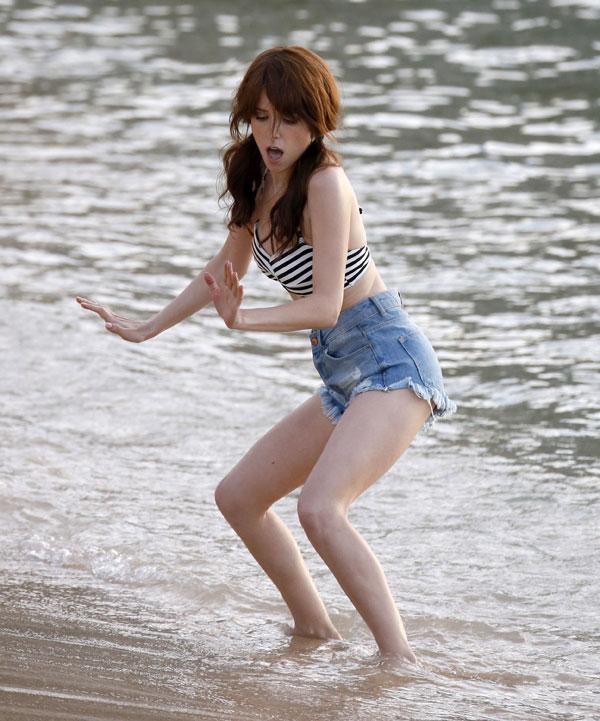 Anna Kendrick Bikini With Daisy Dukes