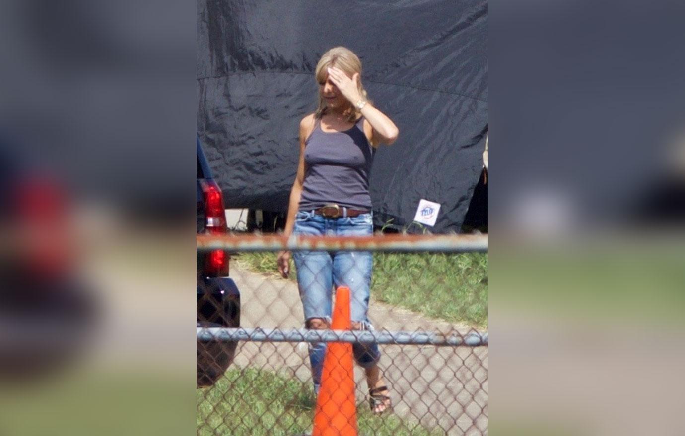 Jennifer Aniston Braless On Movie Set