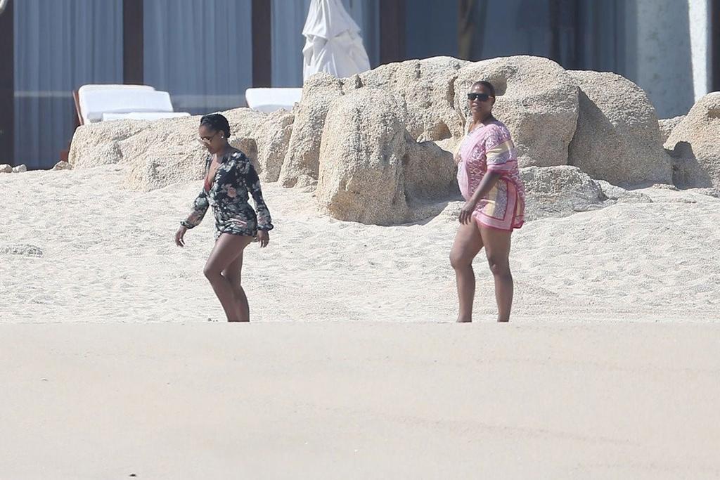 [PICS] Queen Latifah Swimsuit -- Star Spotted In Cabo With Longtime ...