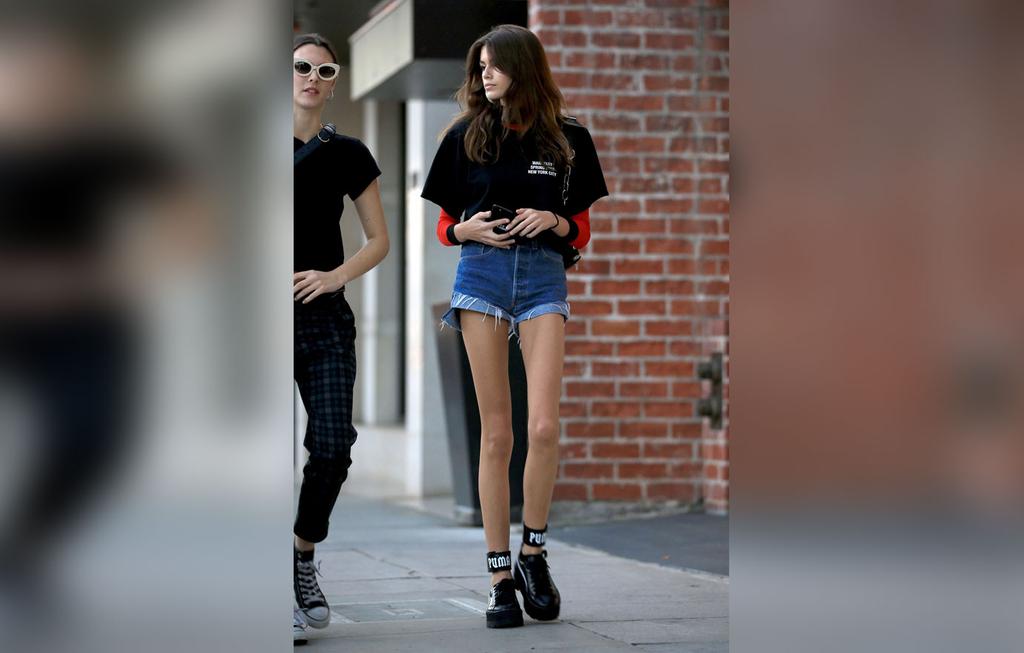 Kaia Gerber Worries Fans With Scary Skinny Legs In Tiny Shorts 3265