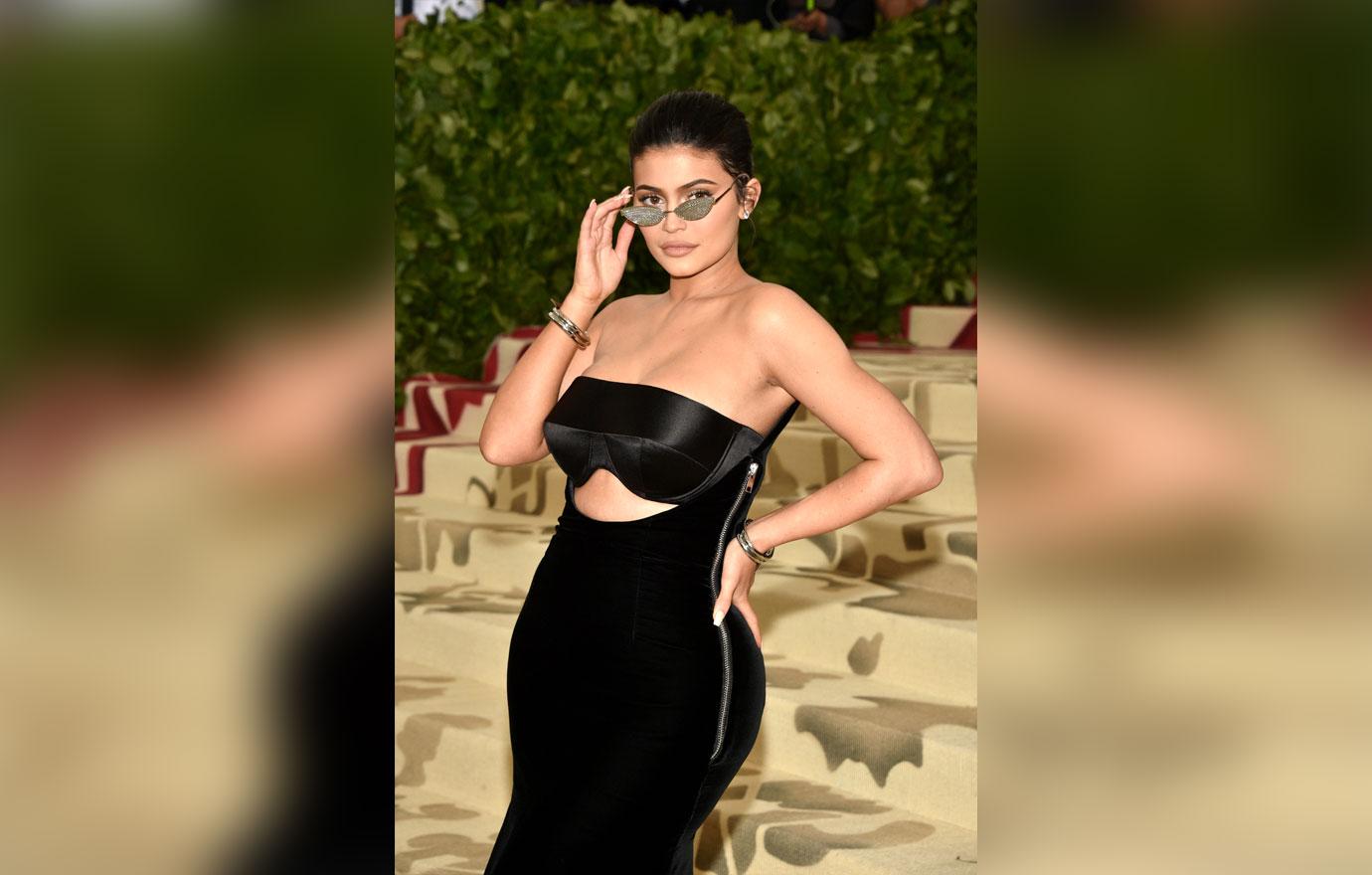 //kylie jenner diet post pregnancy body