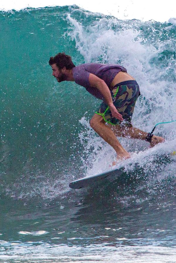 Liam Hemsworth Naked Butt Beach Photos Surfing