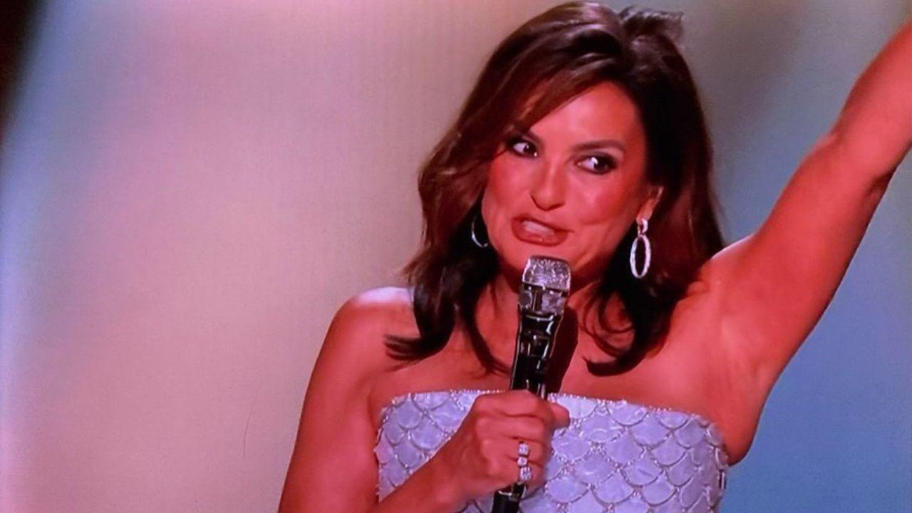 The 'Law & Order: SVU' star kicked off the show with a musical number.
