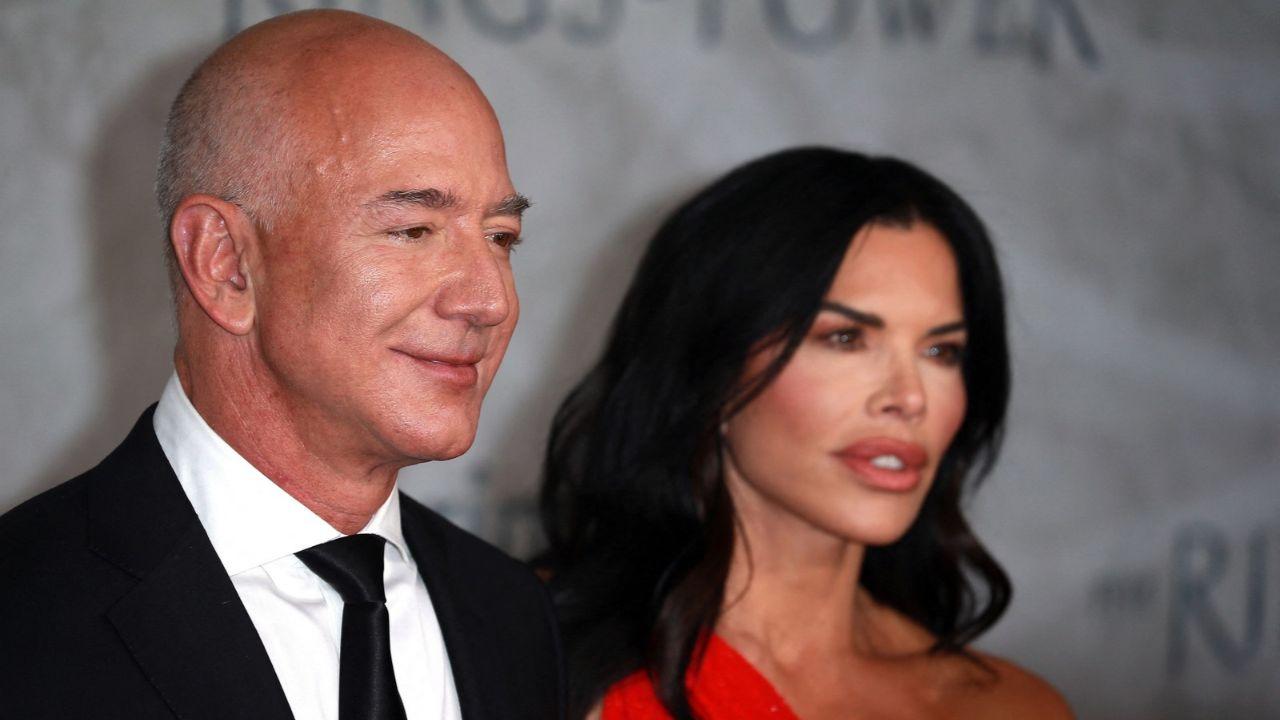 A photo of Jeff Bezos and Lauren Sanchez