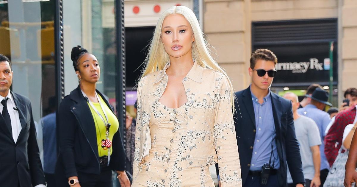 iggy azalea slams american airlines see tweets