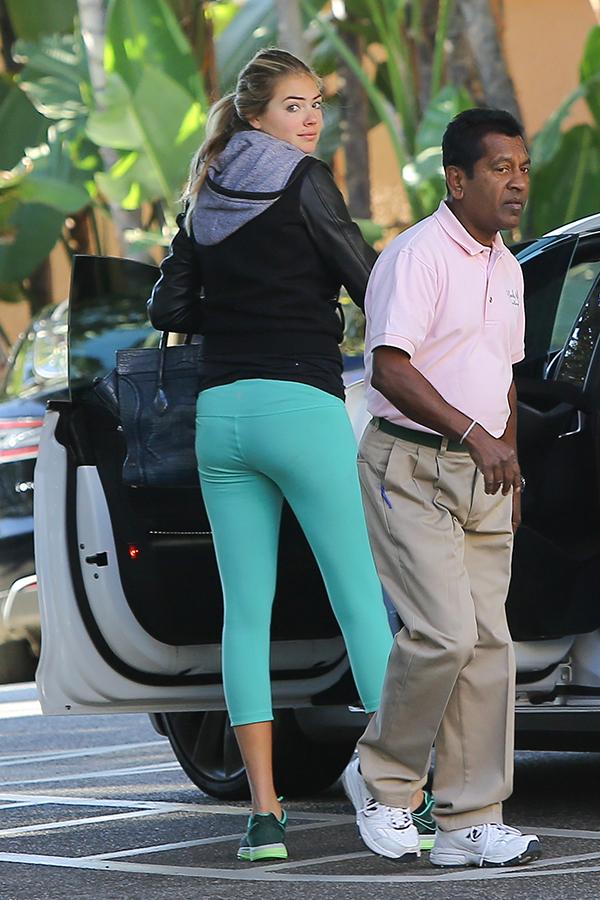 Kate Upton Is Bootyful In Beverly Hills Wearing Sexy Yoga Pants 3439