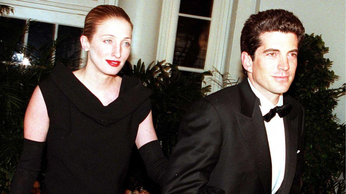 Photo of John F. Kennedy Jr. and Carolyn Bessette
