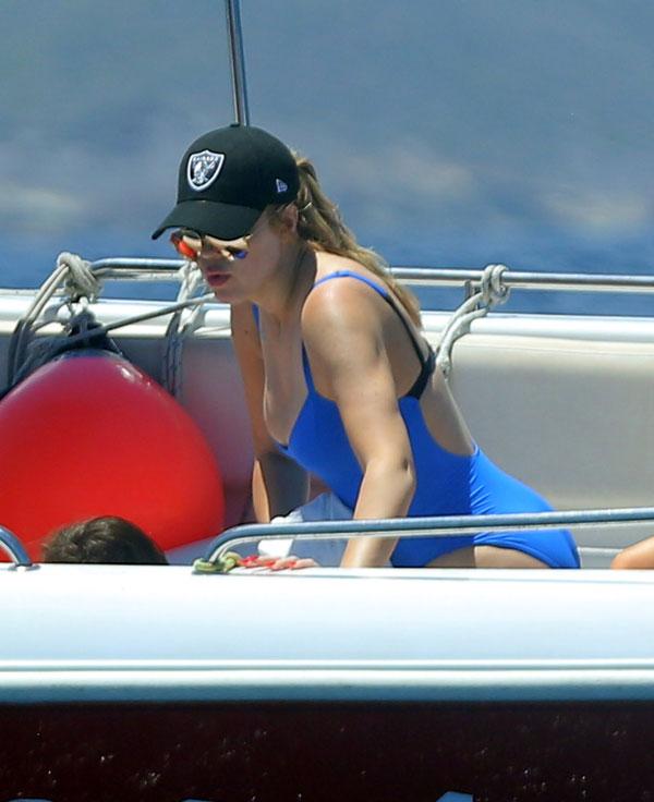 Khloe Kardashian Bikini Photos