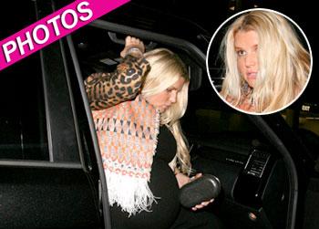 //jessica simpson pregnant mr chow post