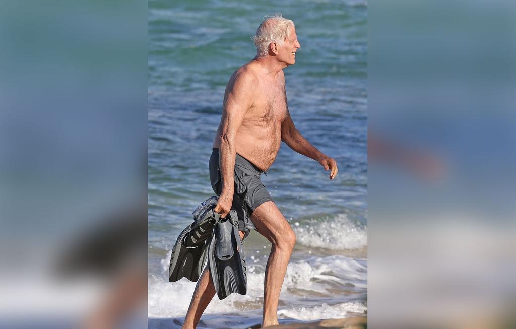 Ted Danson & Mary Steenburgen Swoon In Hawaii Beach Vacation