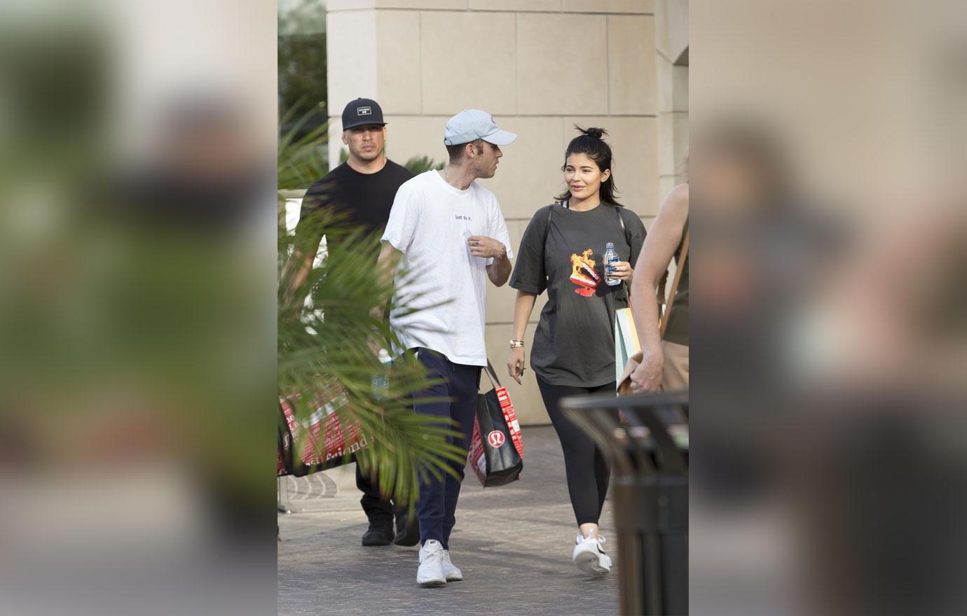 Kylie Jenner Pregnant Photos