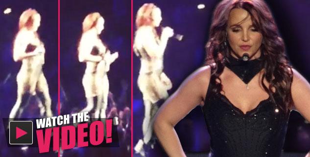 //britney spears forgets to sing into mic as vocal track plays on during vegas show plagued by reports of lip synching