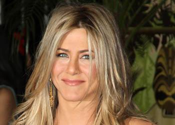 //jennifer aniston remove topless scene movie