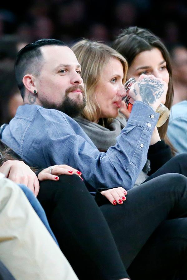 //cameron diaz benji madden kissing lakers game