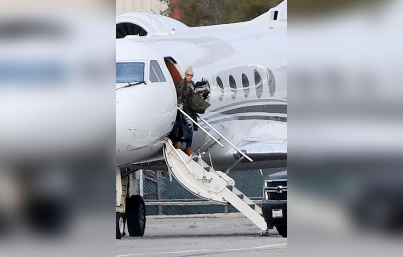 Gwen Stefani Blake Shelton Fly On Private Jet Before Easter