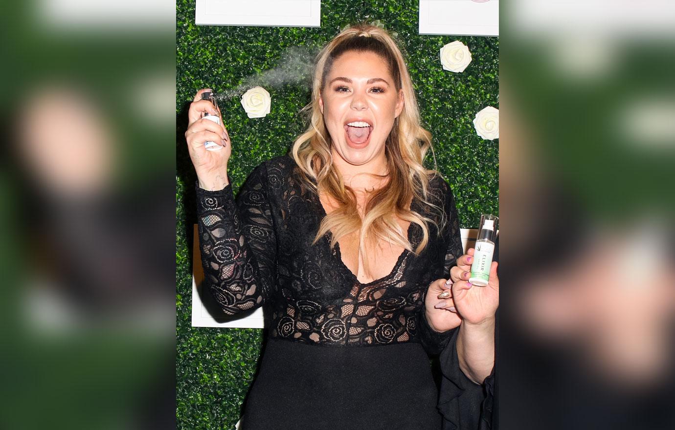 Kailyn Lowry Suffers Nip Slip As She Launches New 'Pothead' Hair Product  Line