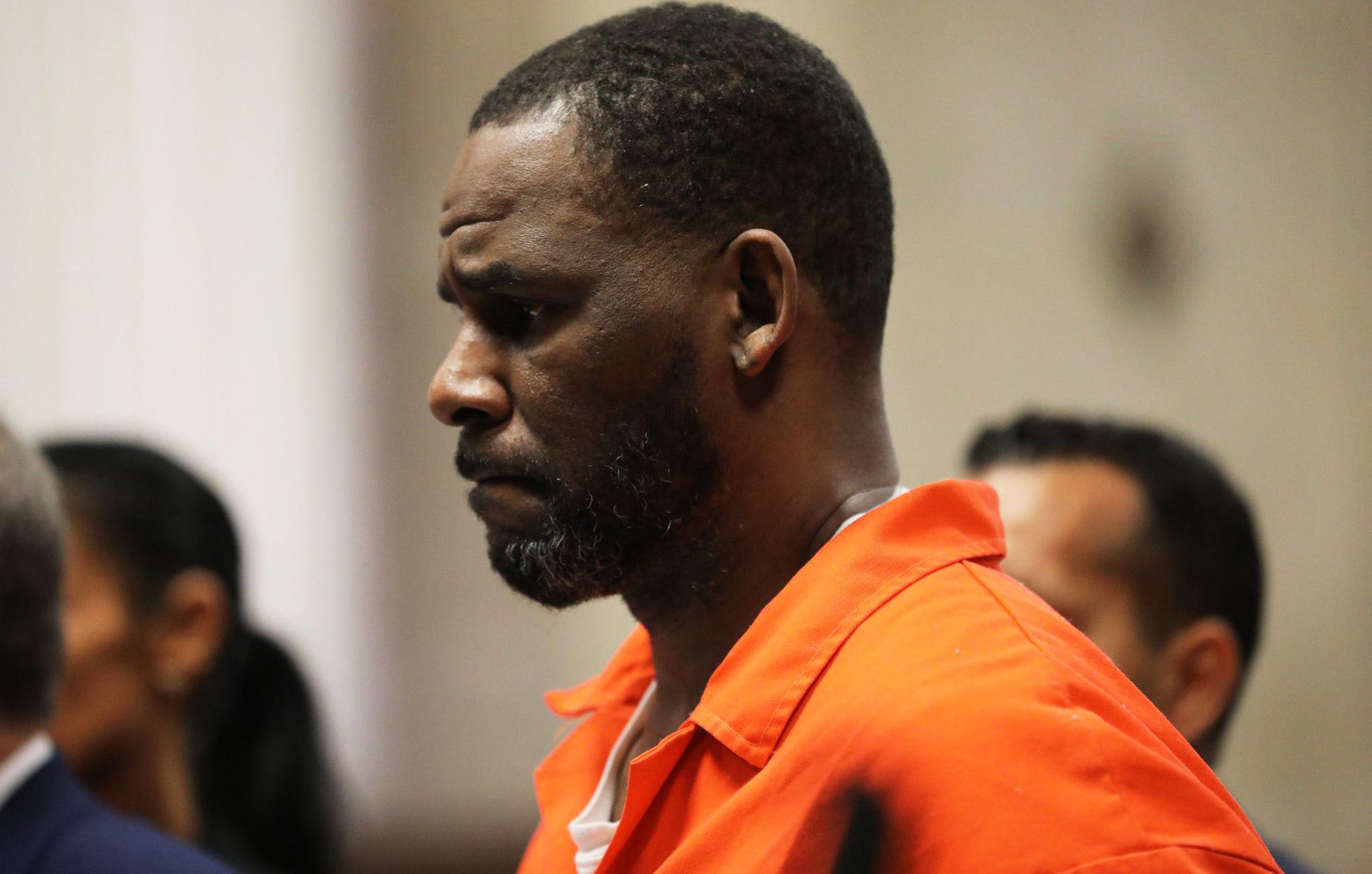 r kelly rkelly accused of trying to delay jail deposition sheriff suing alleged affair