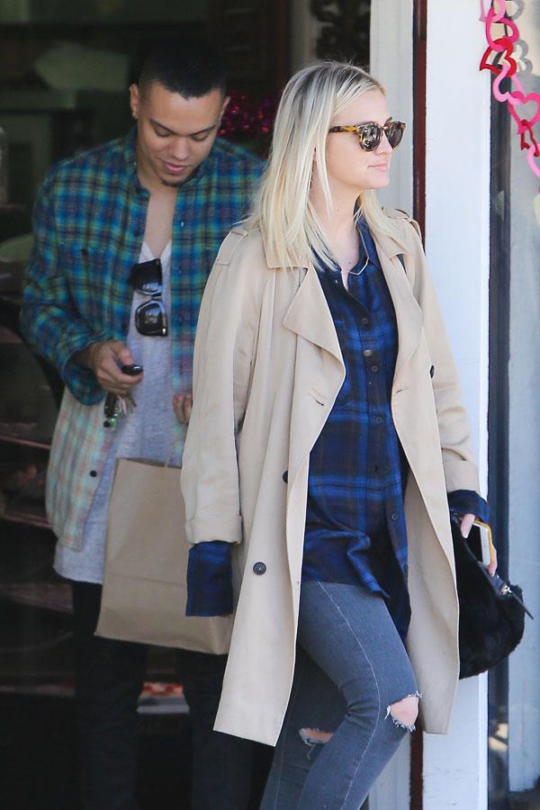 //ashlee simpson evan ross pregnant