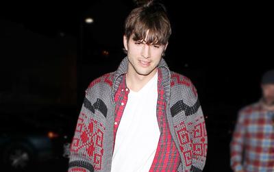 //ashton kutcher spacetravel akm post