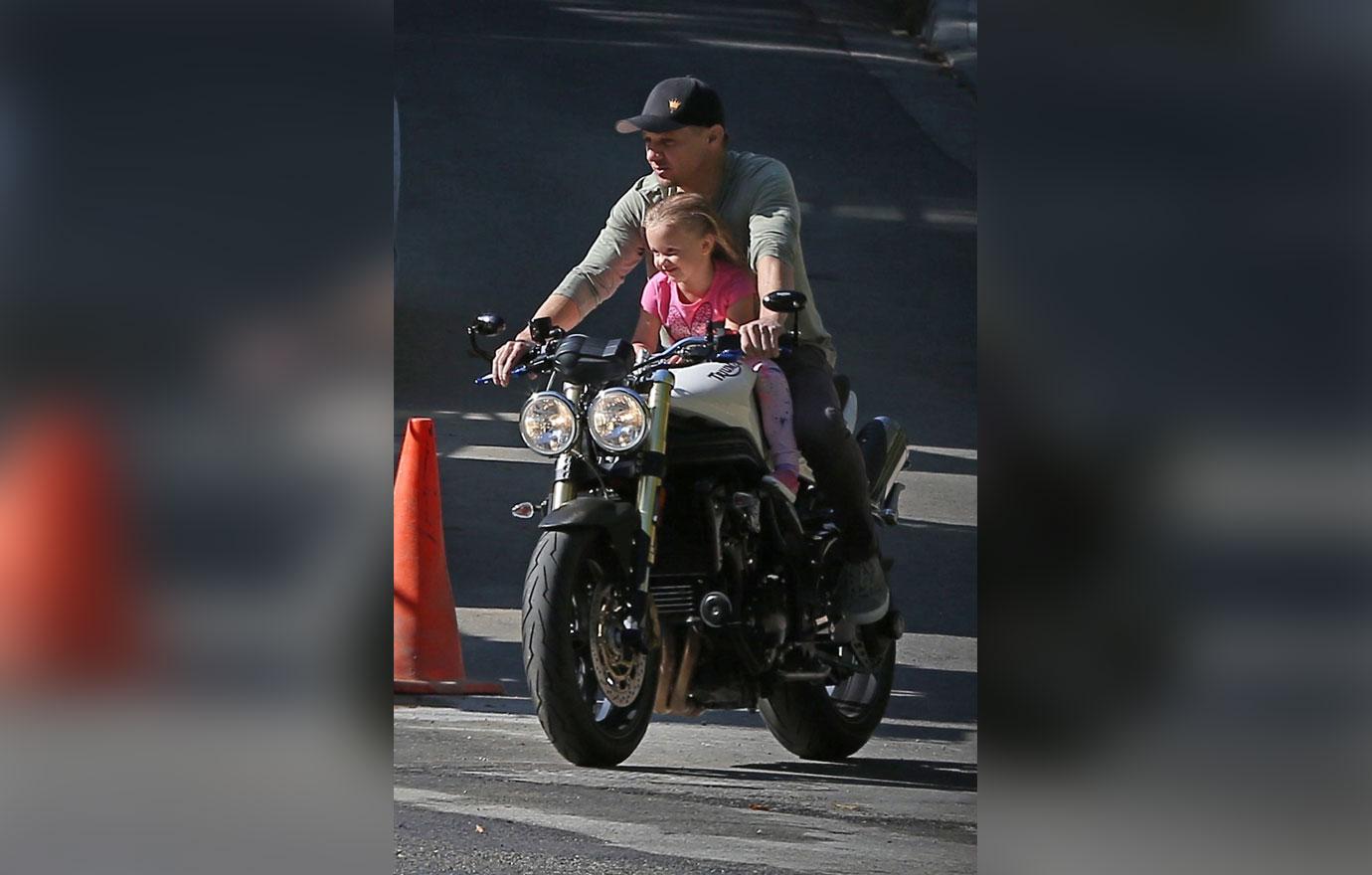 //jeremy renner daughter motorcycle no helmet