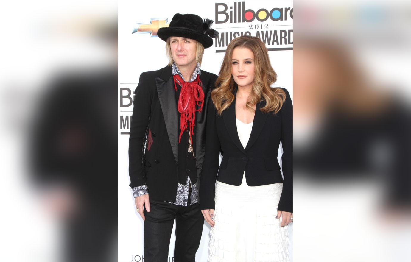 lisa marie presley ordered to pay ex husband michael lockwood  a month child support