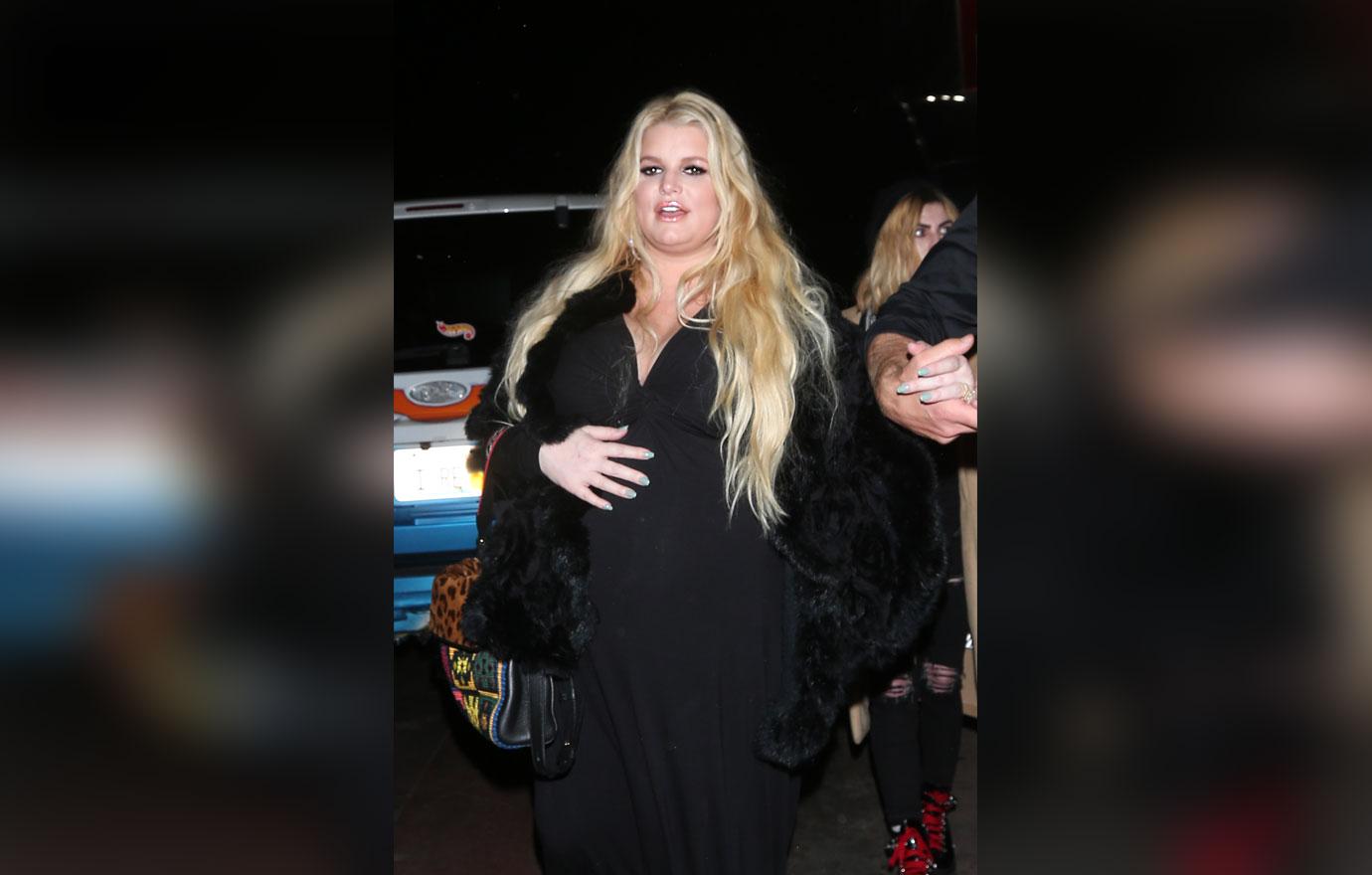 Jessica Simpson Flaunts Baby Bump Leaves Roxy With Eric Johnson