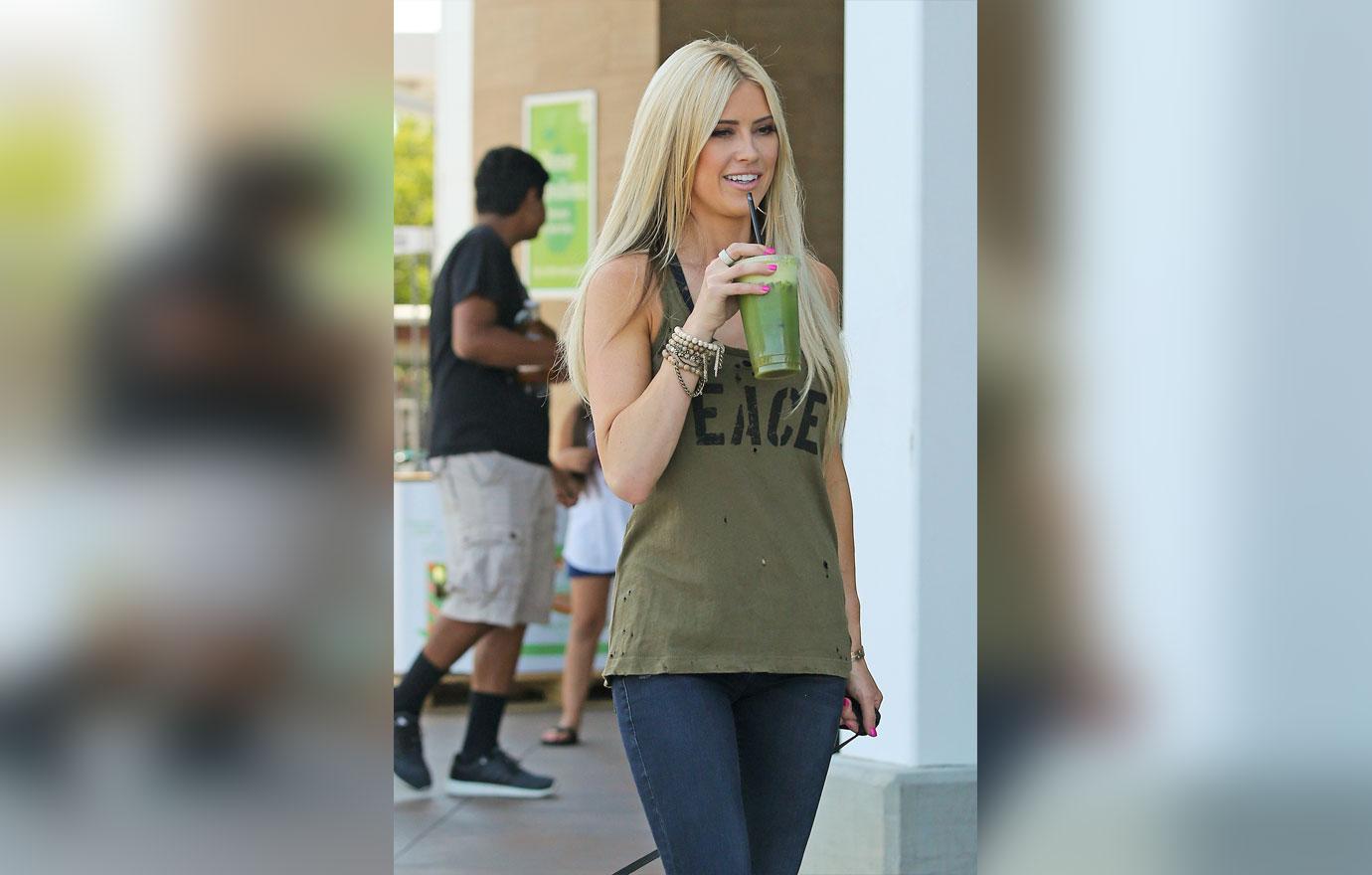 Christina El Moussa Keeps Cool And Healthy