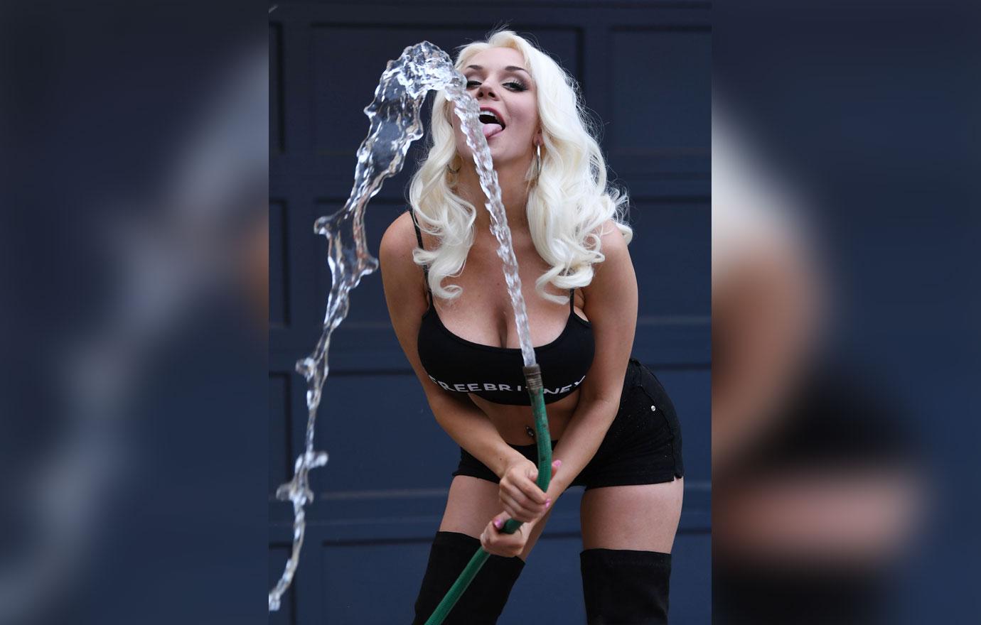 Courtney Stodden Wears #FreeBritney T-Shirt