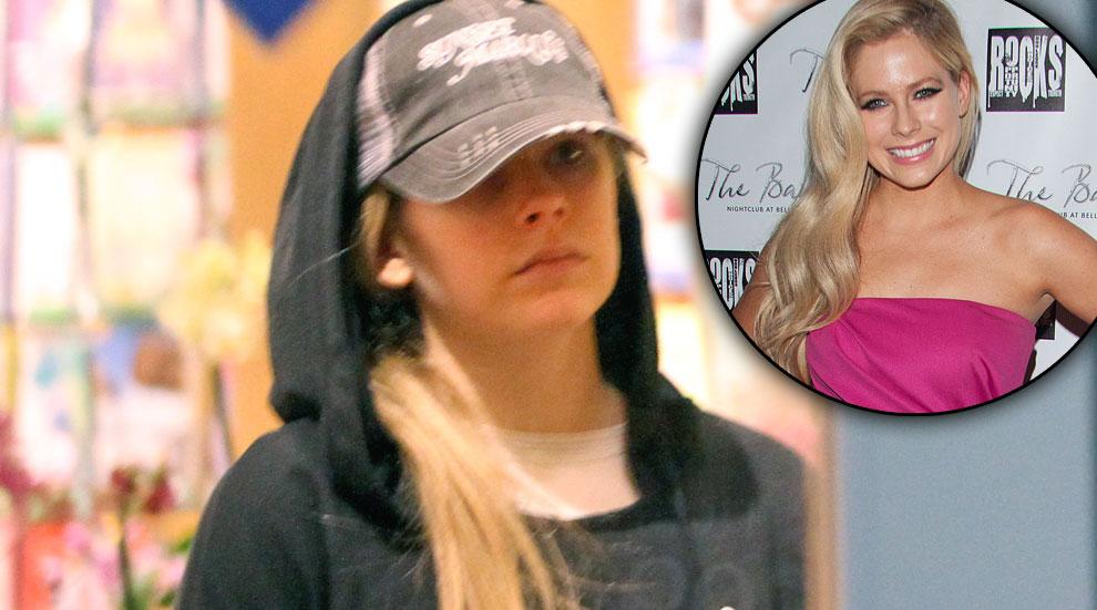 'Unacceptable' & 'Frustrating' Avril Lavigne Vents About Doctors