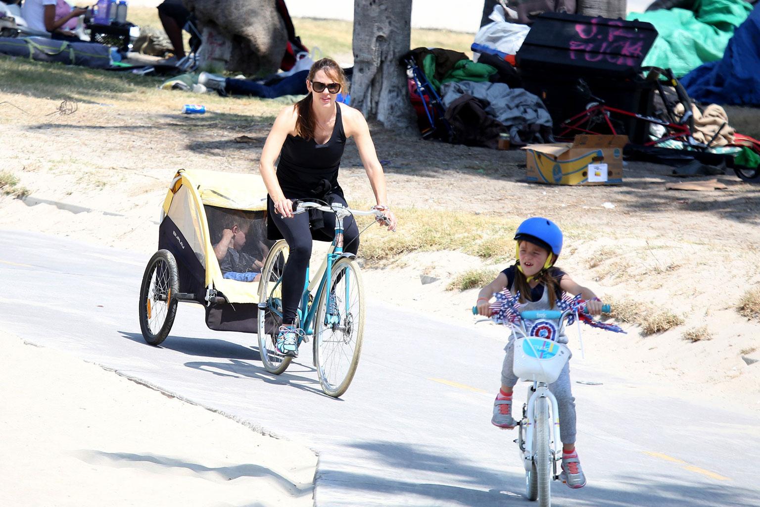 Jennifer Garner Ben Affleck Divorce Beach Kids Bike