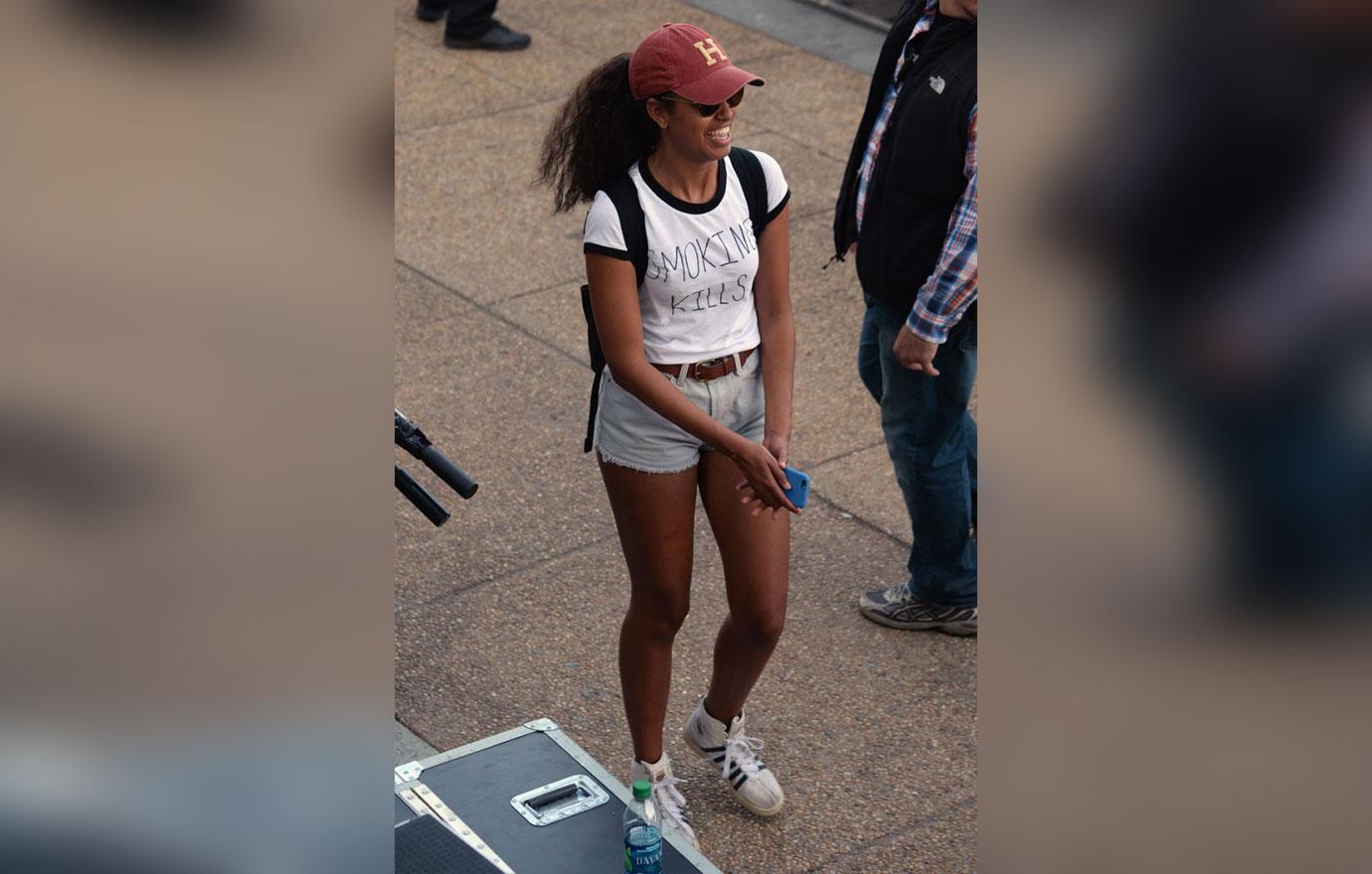 //malia obama kisses mystery boy