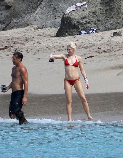 //gen stefani bikini birthday