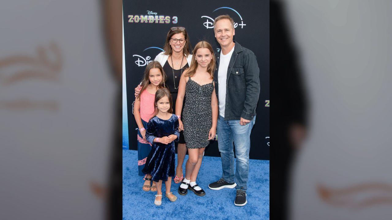 picture of Chad Lowe and his family