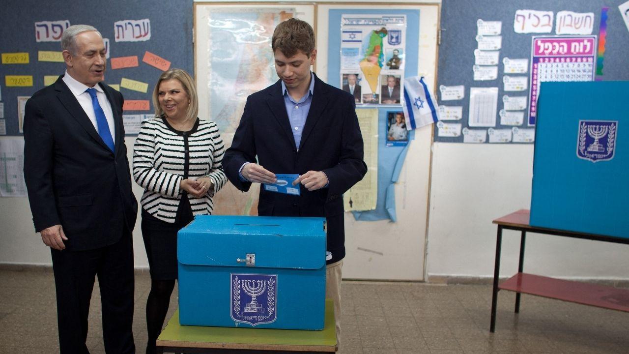 A photo of Benjamin Netanyahu, Sara Netanyahu, and Yair Netanyahu