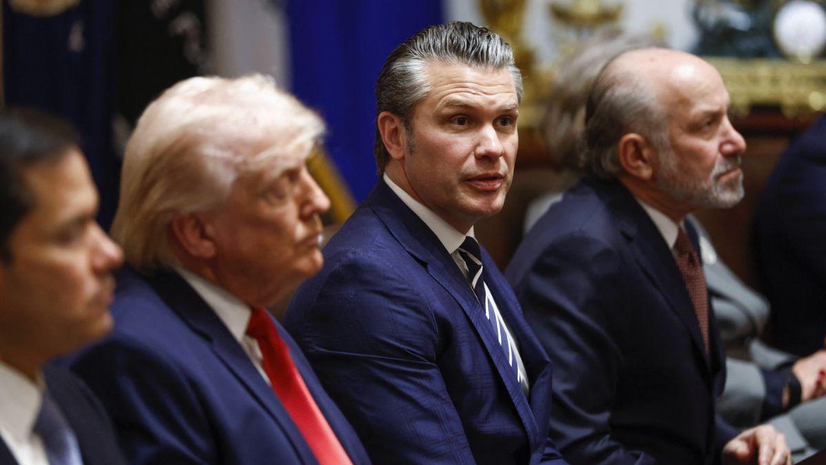 Photo of Donald Trump, Pete Hegseth