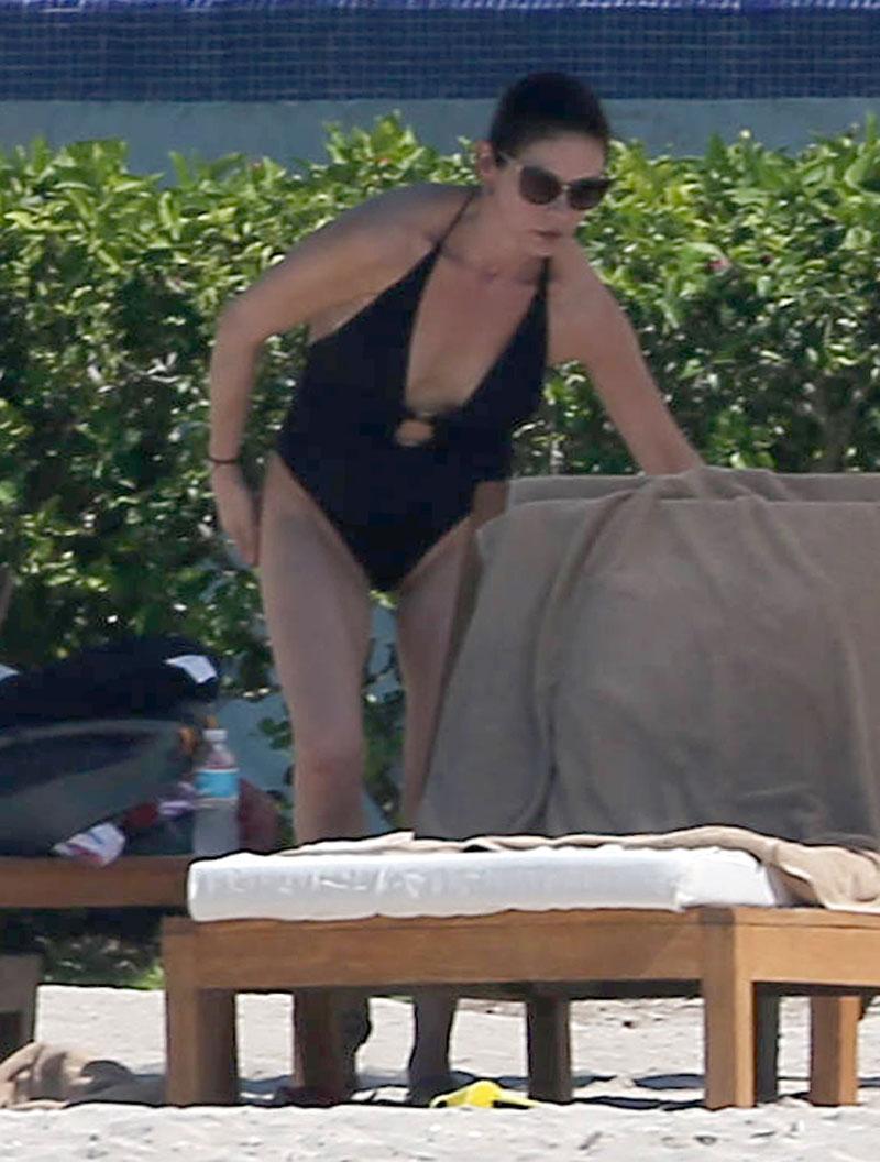 Michael Douglas Catherine Zeta Jones Naked Bikini Butt Mexico Pics