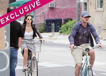 //justin timberlake jessica biel toronto bike inf