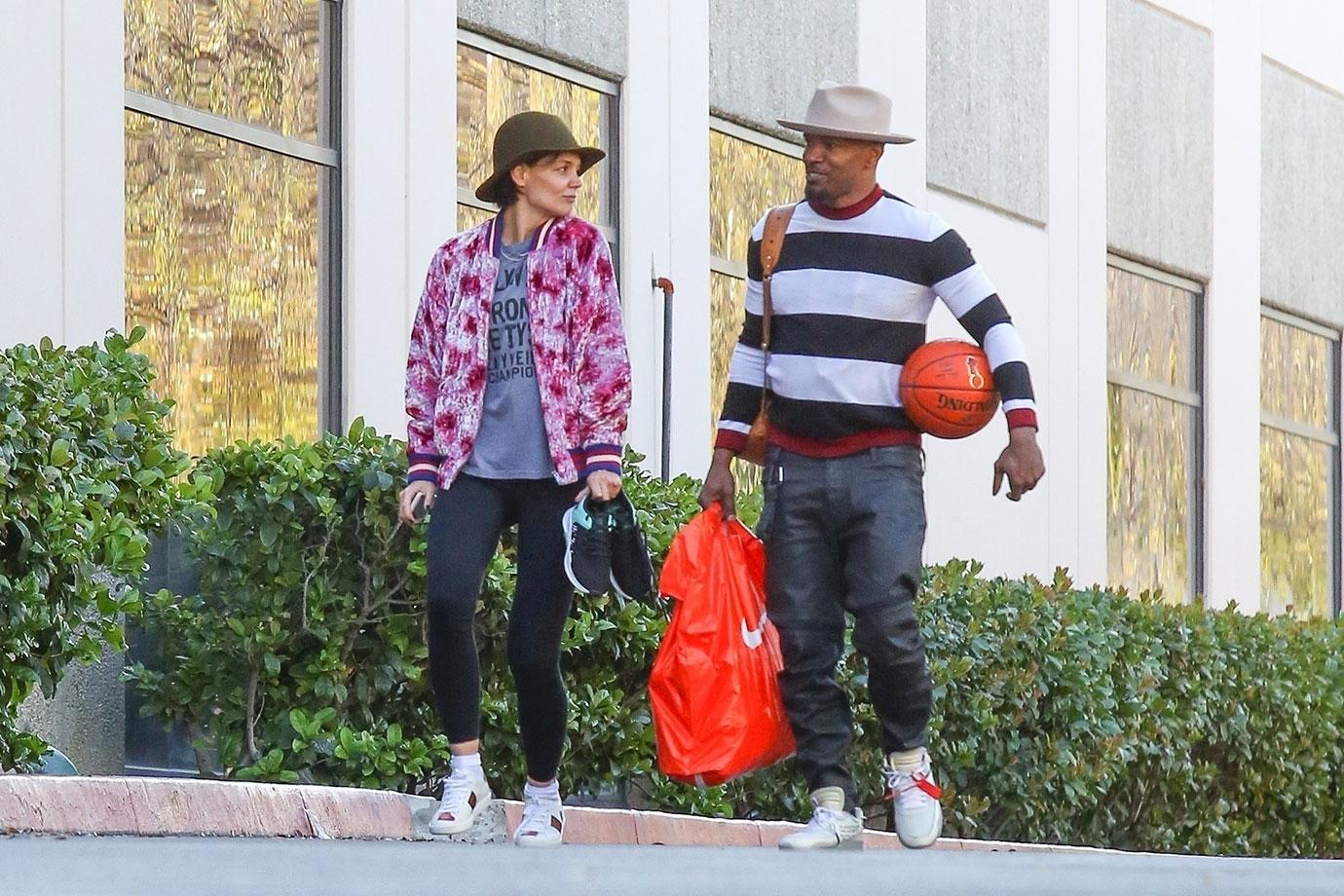 //jamie foxx katie holmes play basketball valentines day