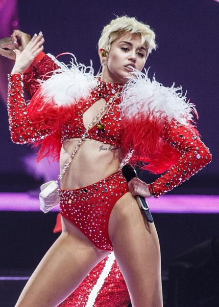 Miley Cyrus Gets Raunchy For Her Bangerz Tour Opening In Vancouver 0345