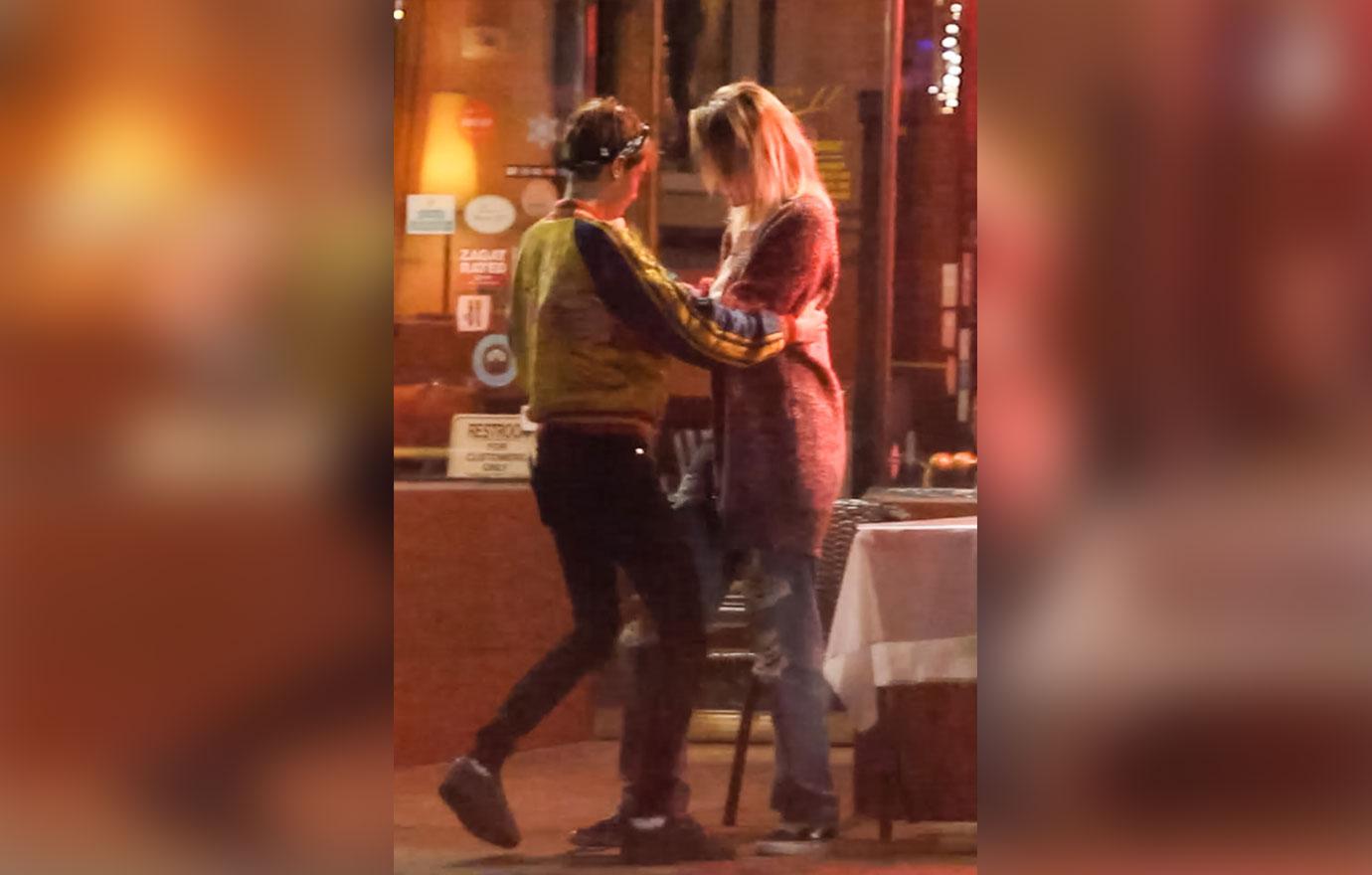 //cara delevingne paris jackson kiss