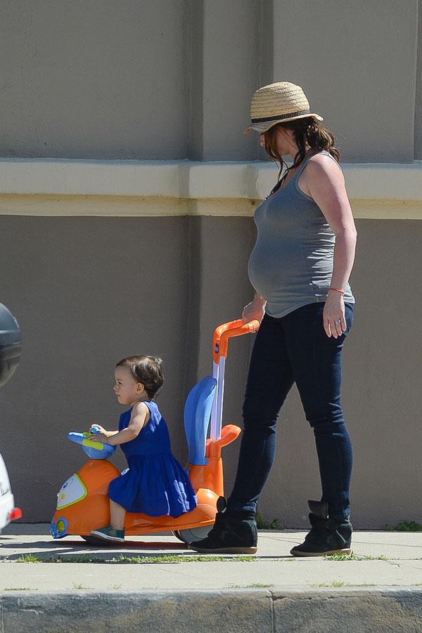 Jennifer Love Hewitt Pregnant Tank Top